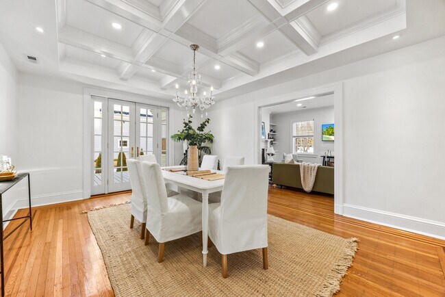 Dining Room 3 - 5717 Roland Ave