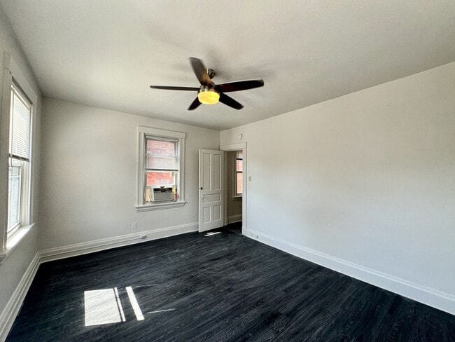 Building Photo - 5 bed/2 bath Mins. from UC Campus for Only...