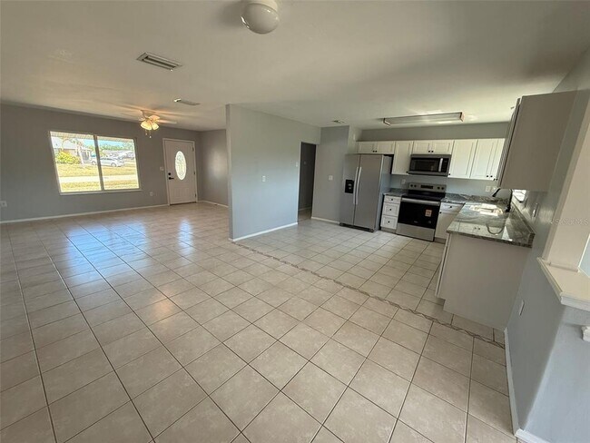 Building Photo - 3236 Montclair Cir