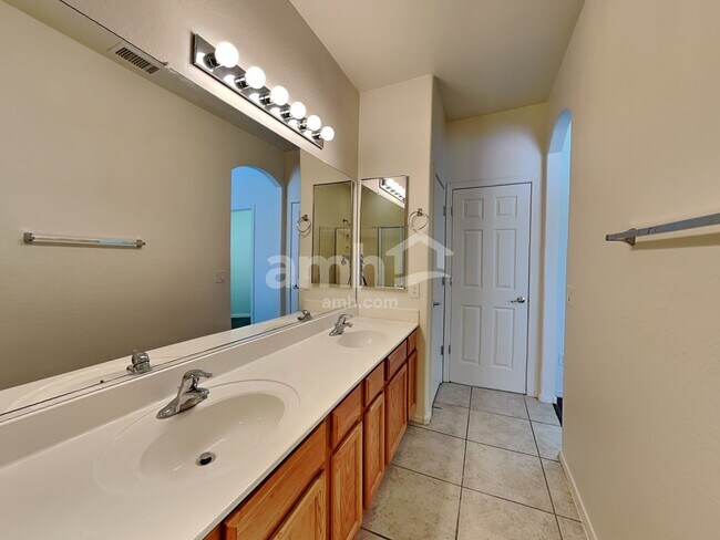 Building Photo - 16523 N 168th Ave