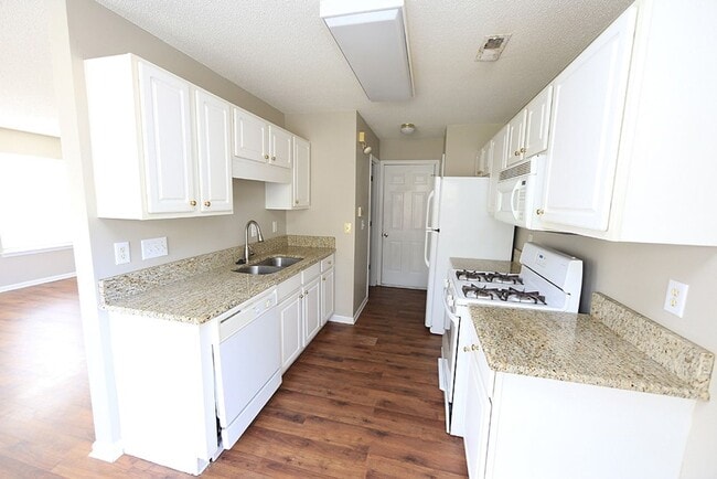 Building Photo - 3 Bedroom Home/2 Car Garage  *NW Raleigh L...