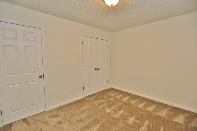 Building Photo - READY 11-03-25!! Completely Updated 2-Bedr...