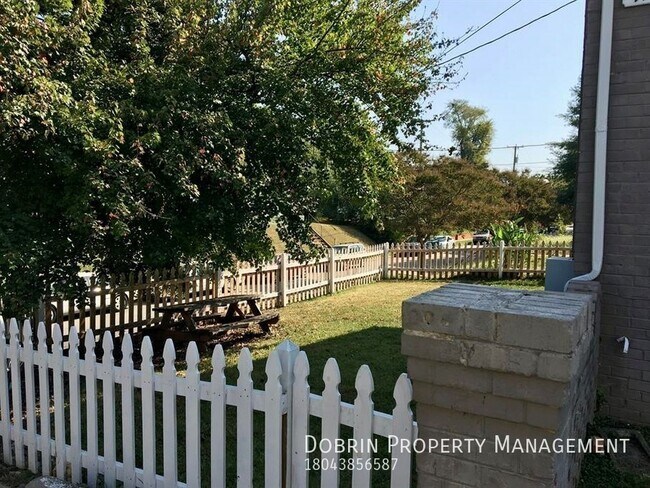 Building Photo - 1919 Lakeview Ave