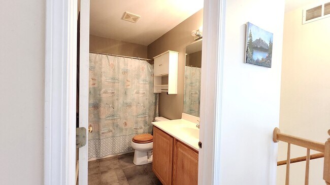 Building Photo - 301 Wedgewood Cir