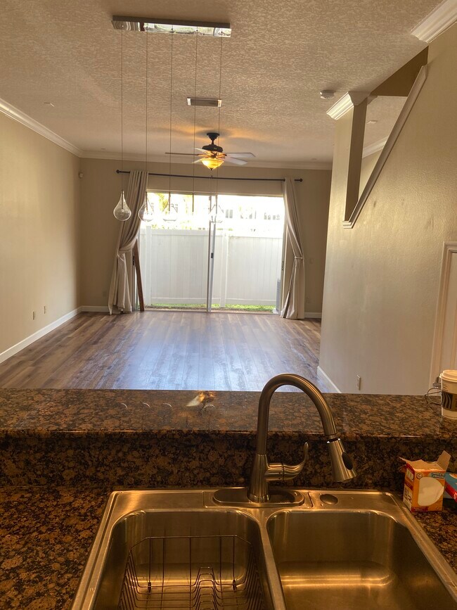 Building Photo - 212 S Dakota Ave