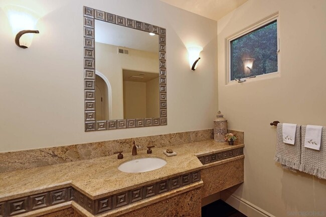 Building Photo - 6717 La Jolla Scenic S Dr