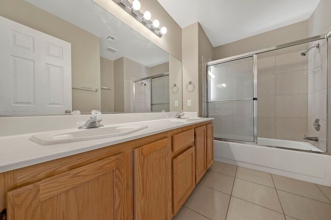 Building Photo - Green Valley Home! Beautiful &  Spacious! Stainless steel appliances! Washer & dryer! No pets!