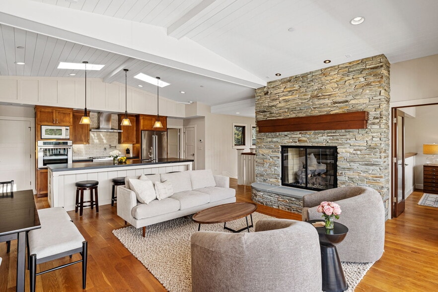 Building Photo - 521 24th Pl