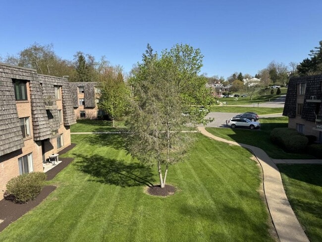 Building Photo - 1632 Forest Green Dr