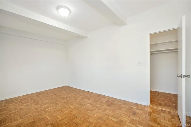 Building Photo - 525 Bronxville Rd