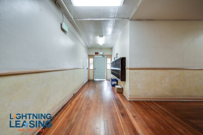Building Photo - 1059 Normandie Ave