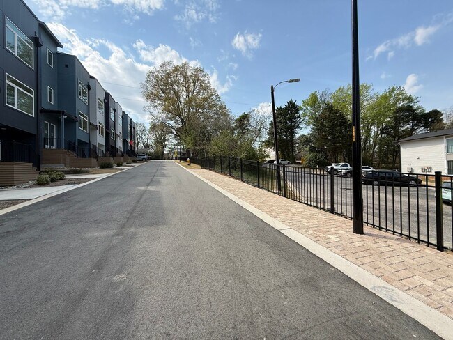 Building Photo - **OFFERING RENT PROMOTION FOR THE FIRST 6 MONTHS, REFUNDABLE APPLICATION FEES & $200 MOVE IN PROM...