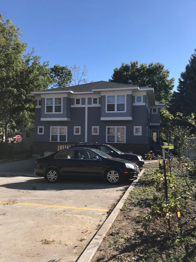 Exterior 4 car parking - 623 S Lucas St