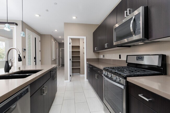 Building Photo - First floor unit in luxury gated Summerlin...