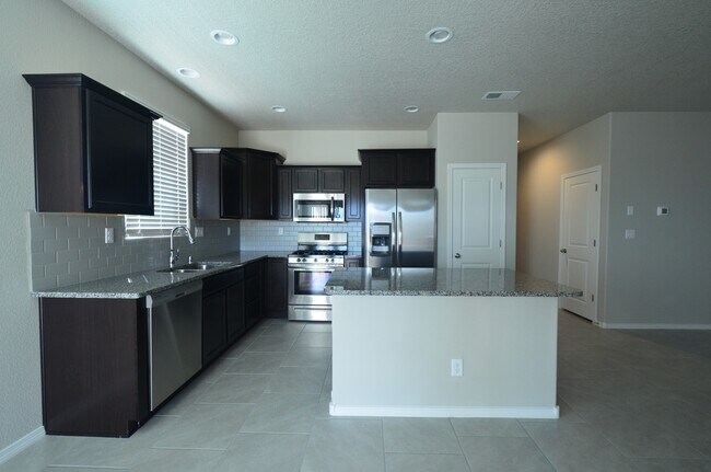 Building Photo - 1426 Valle Vista Rd NW