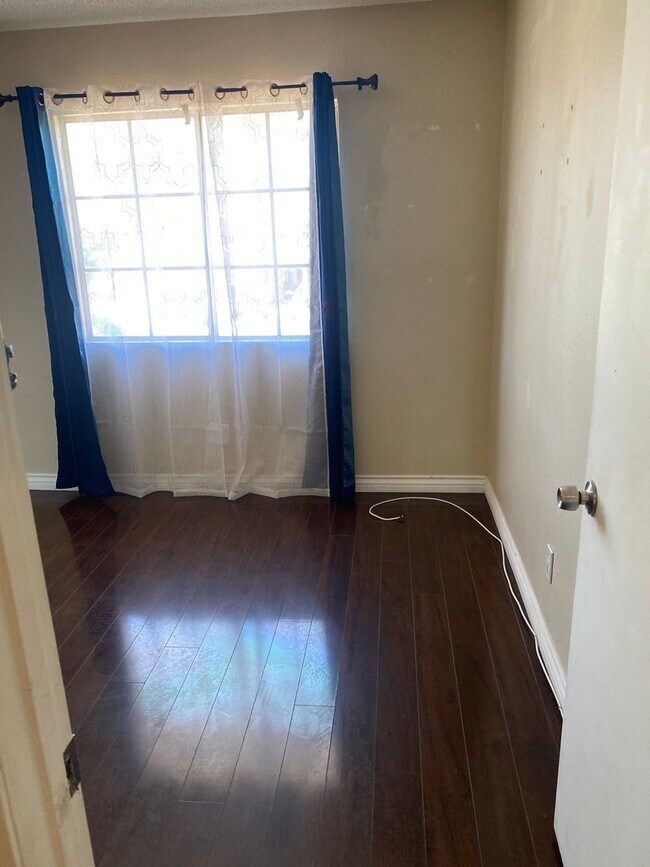 Building Photo - Spacious 3-Bed, 2.5-Bath Home – Limited-Ti...