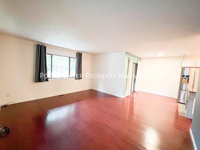 Building Photo - 1400 Crete Ct