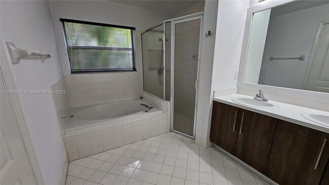 Building Photo - 5084 NW 112th Ct