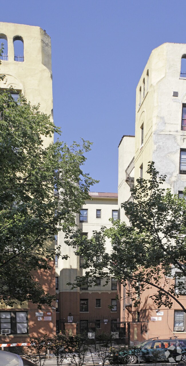 Building Photo - 89-07 34th Ave