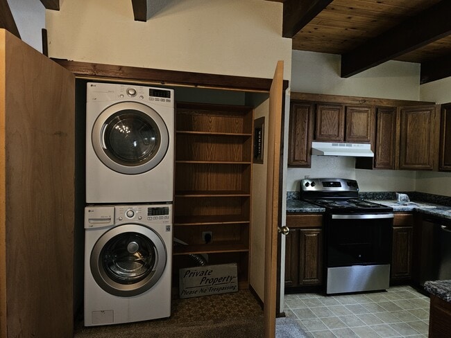 Building Photo - 740 Snow King Dr