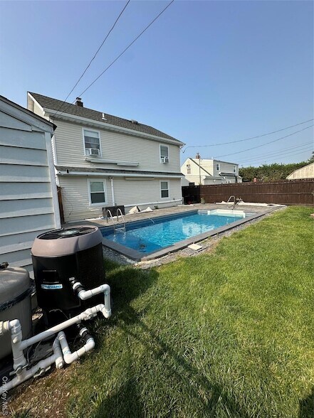 Building Photo - 12 Green Ln