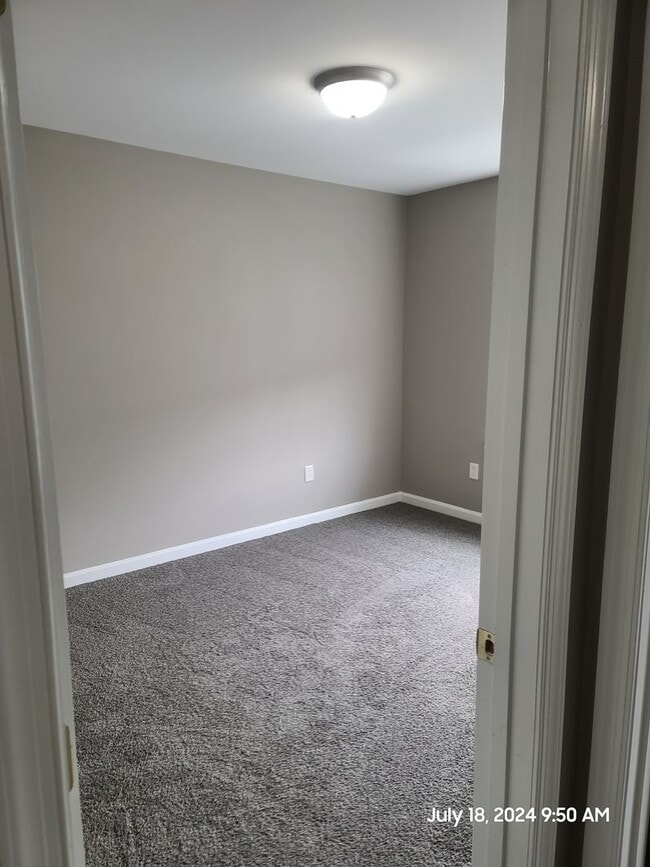 Building Photo - 3 Bedroom Townhouse for Rent in Waynesboro!