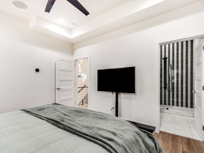 Primary room - 1371 Lyle Ave