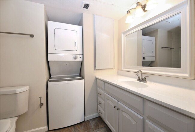 Building Photo - 1601 S Shepherd Dr