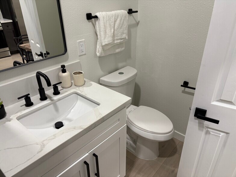 Building Photo - 6288 Broadmoor Dr