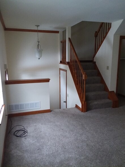 Entry - 548 W New Castle St