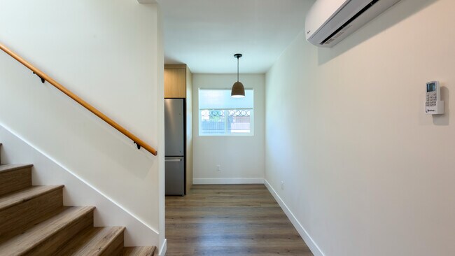 Building Photo - 1346  S Dunsmuir Ave -1/2