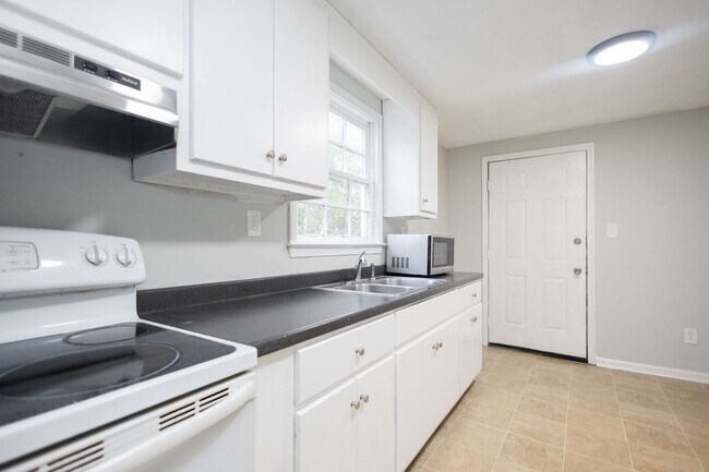 Building Photo - 2 Bedroom House for Rent in Macon, GA – THIS IS NOT A DUPLEX Near Mercer University | $700/mo