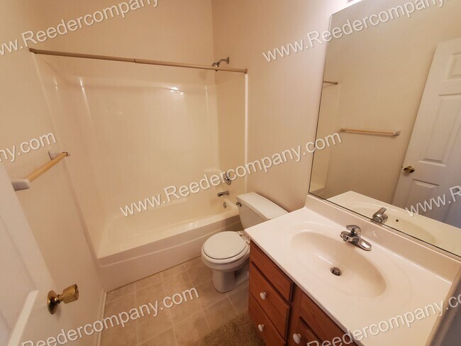 Building Photo - Spacious 2 bed 1.75 bath with 2 car attatc...