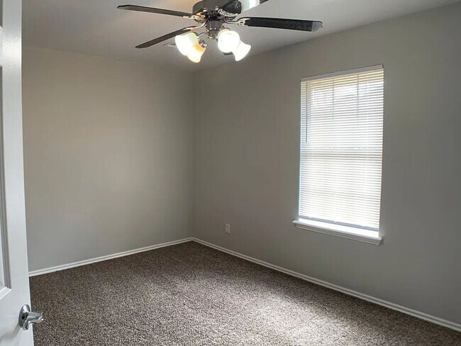 Building Photo - Spacious 4-Bedroom Home | Fenced Yard & 2-Car Garage