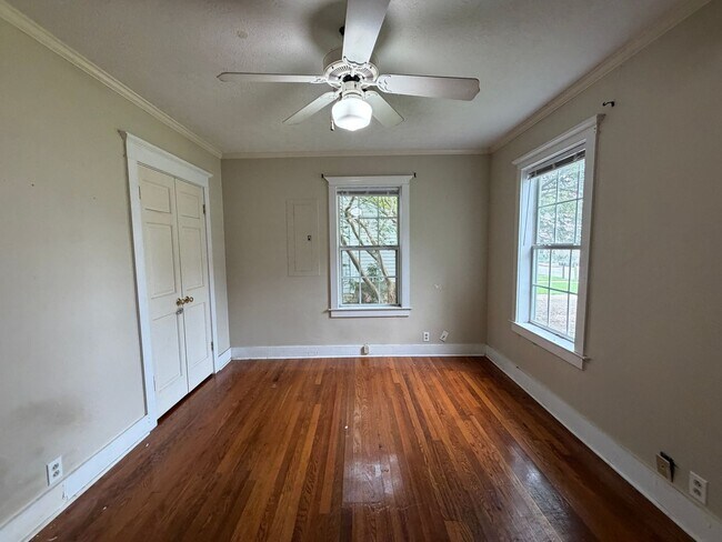 Building Photo - 207 Goodman Pl