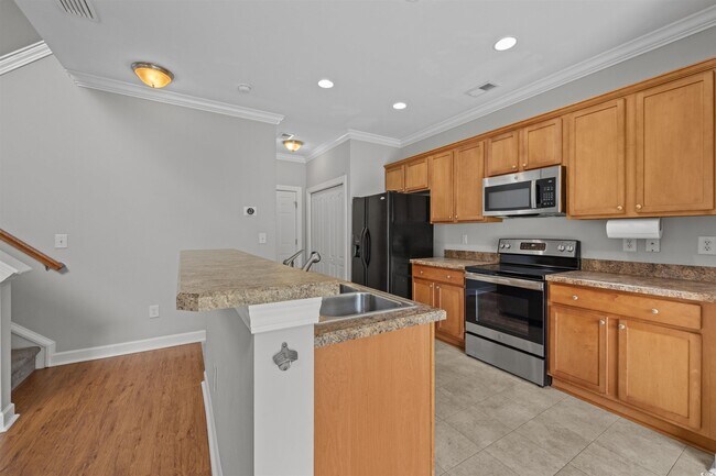 Building Photo - 1060 Fairway Ln