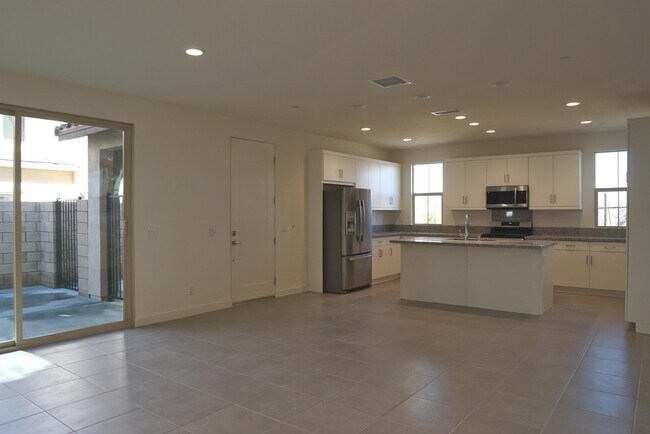 Building Photo - 36016 Franklin Dr