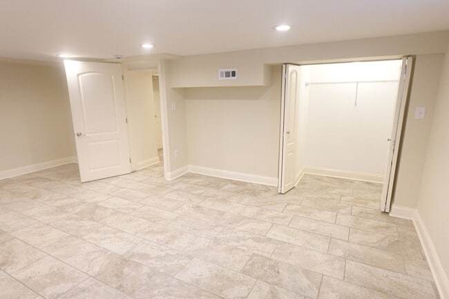 Building Photo - 3743 Country Club Ave