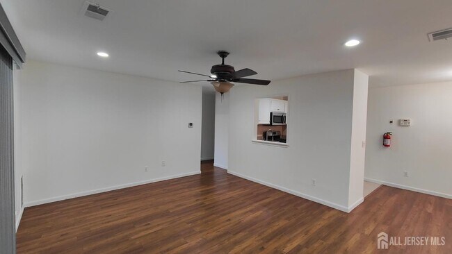 Building Photo - 2205 Bayhead Dr