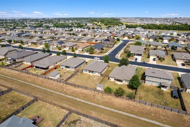 Building Photo - 300 Camellia Dr