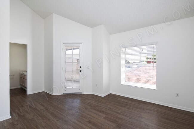 Building Photo - 1420 Hornblend St