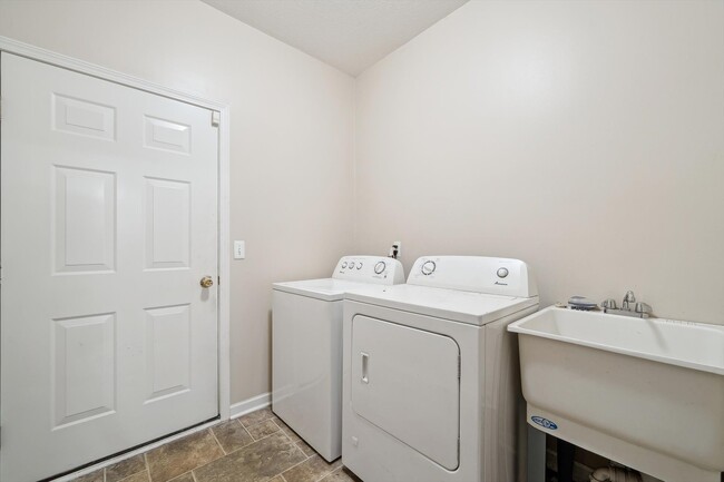 Building Photo - 29043 Cullen Dr