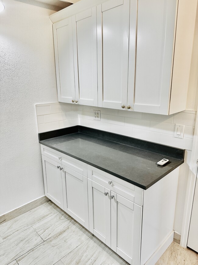 Building Photo - 826 Wiggins Pass Rd