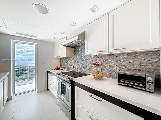 Building Photo - 2715 N Ocean Blvd