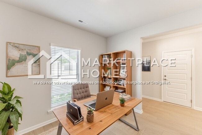 Building Photo - 206 Stockyard Cir