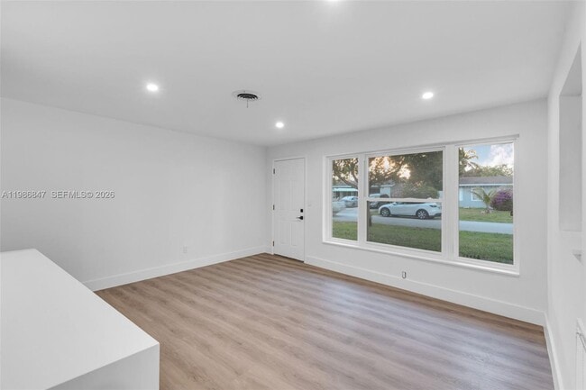 Building Photo - 3180 NE 10th Terrace