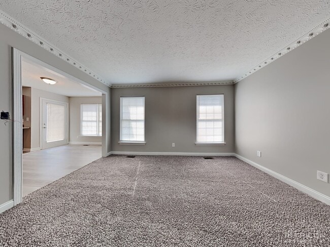 Building Photo - 4609 Clairmont Dr