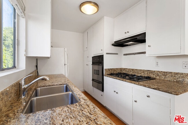 Building Photo - 11947 Kiowa Ave