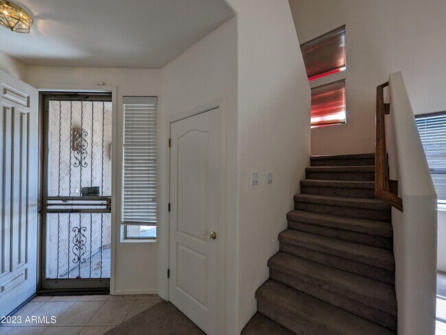 Building Photo - 5794 W Golden Ln