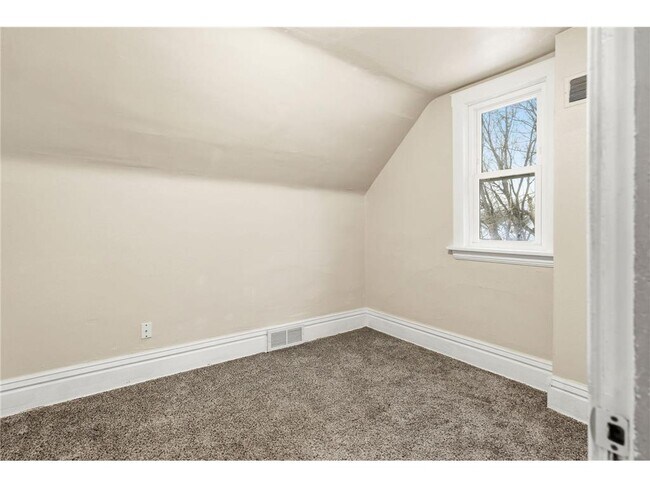 Building Photo - 3451 N Oliver Ave